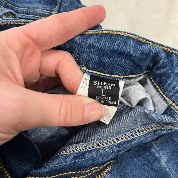 Distressed jeans - Picture 2 of 2